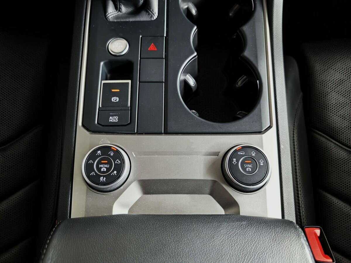 Купить Volkswagen Touareg с пробегом. Фото: #17