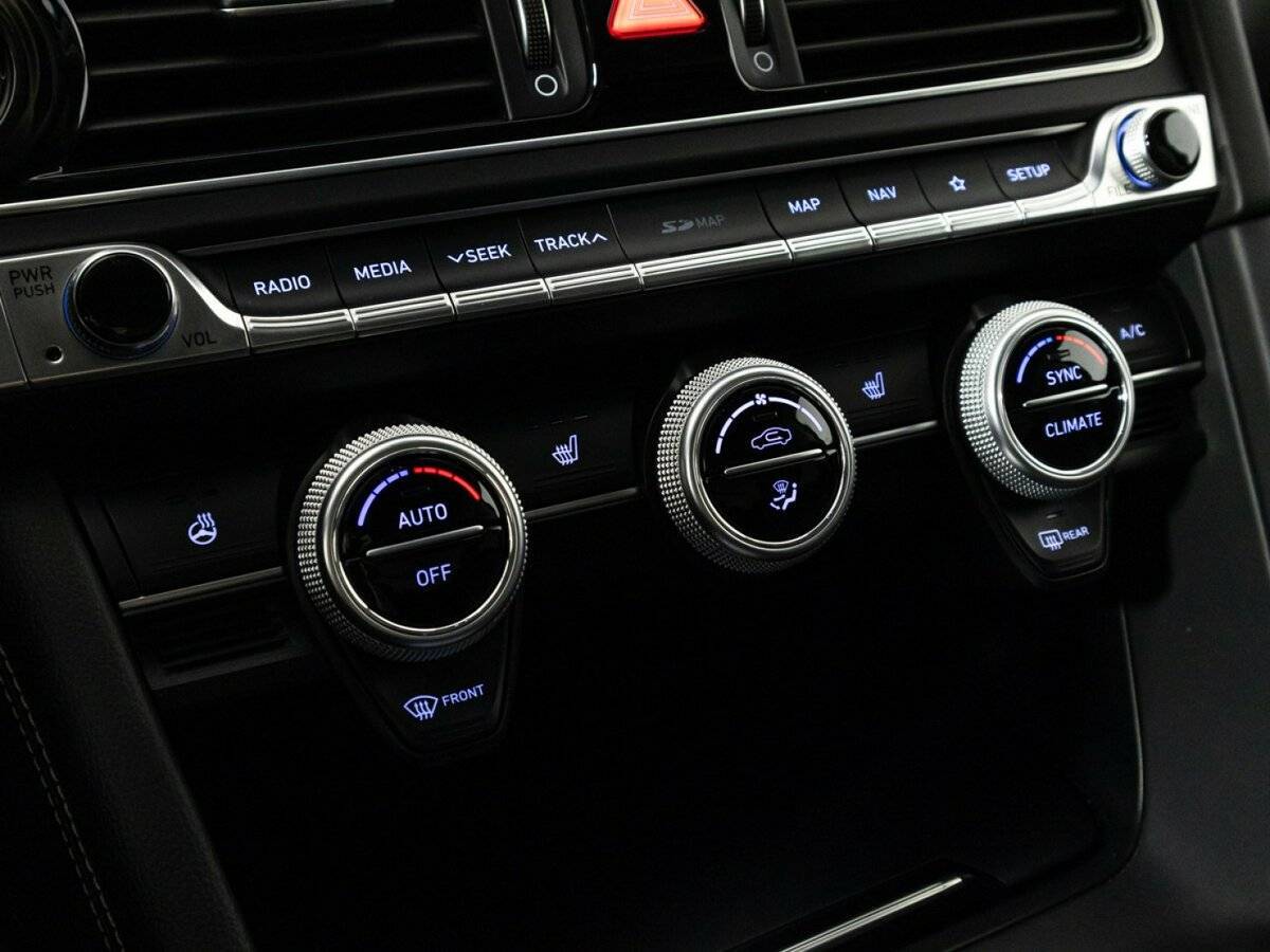 Купить Genesis G70 с пробегом. Фото: #16