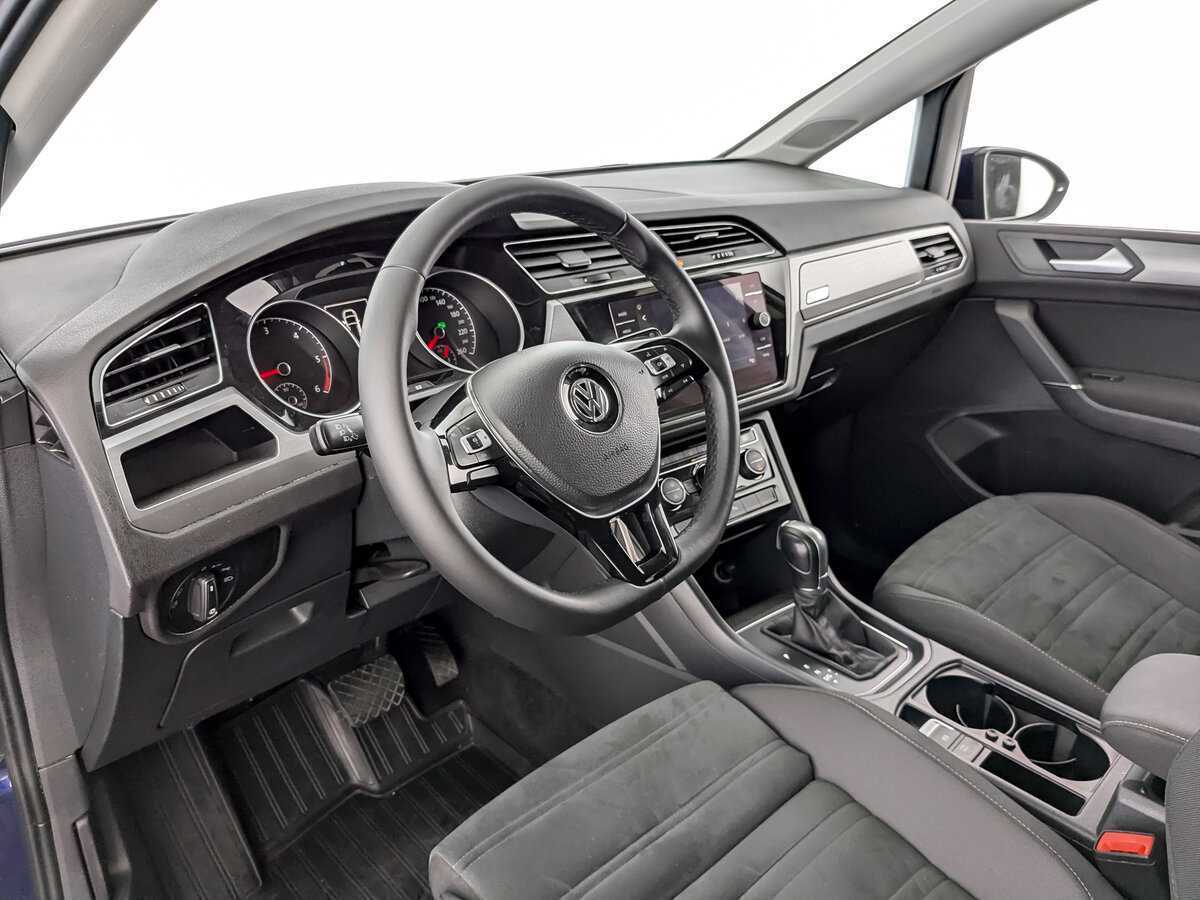 Купить Volkswagen Touran с пробегом. Фото: #11
