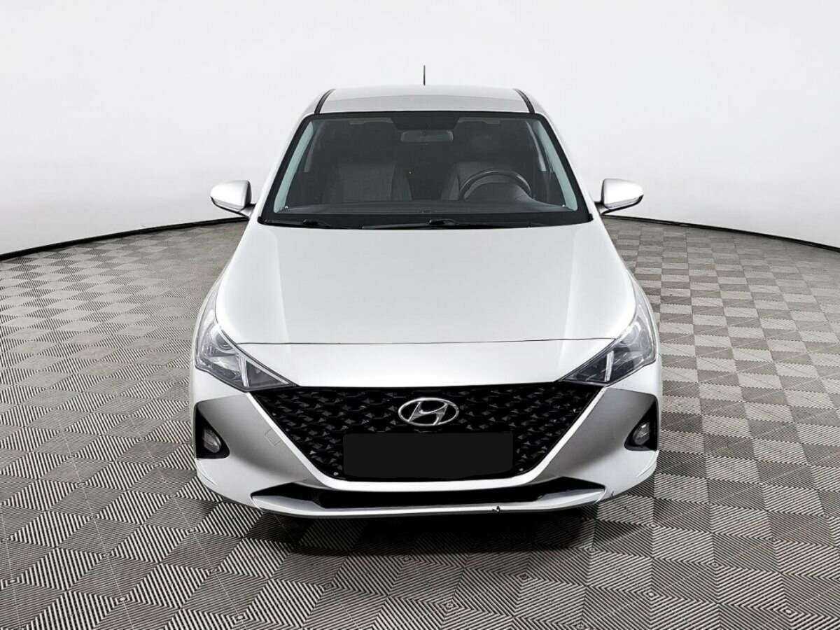 Купить Hyundai Solaris с пробегом. Фото: #1