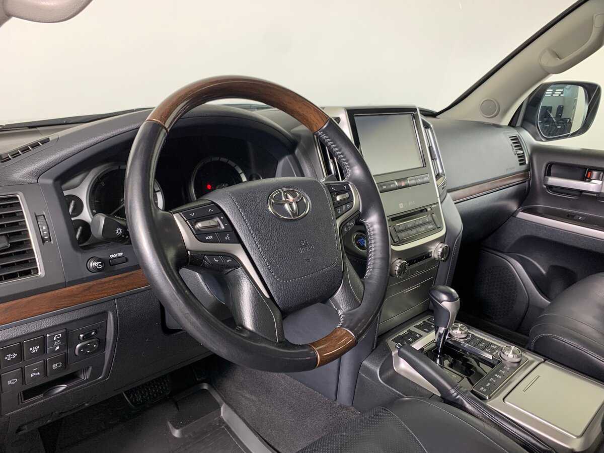 Купить Toyota Land Cruiser с пробегом. Фото: #11