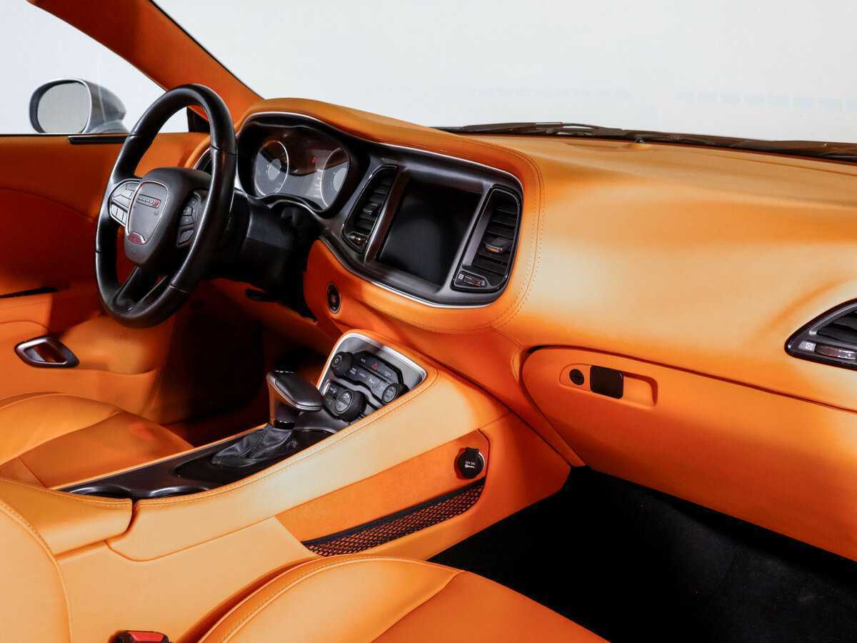 Купить Dodge Challenger с пробегом. Фото: #8