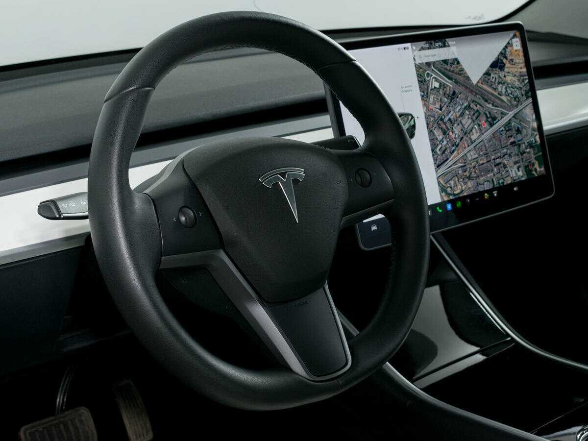 Купить Tesla Model 3 с пробегом. Фото: #10