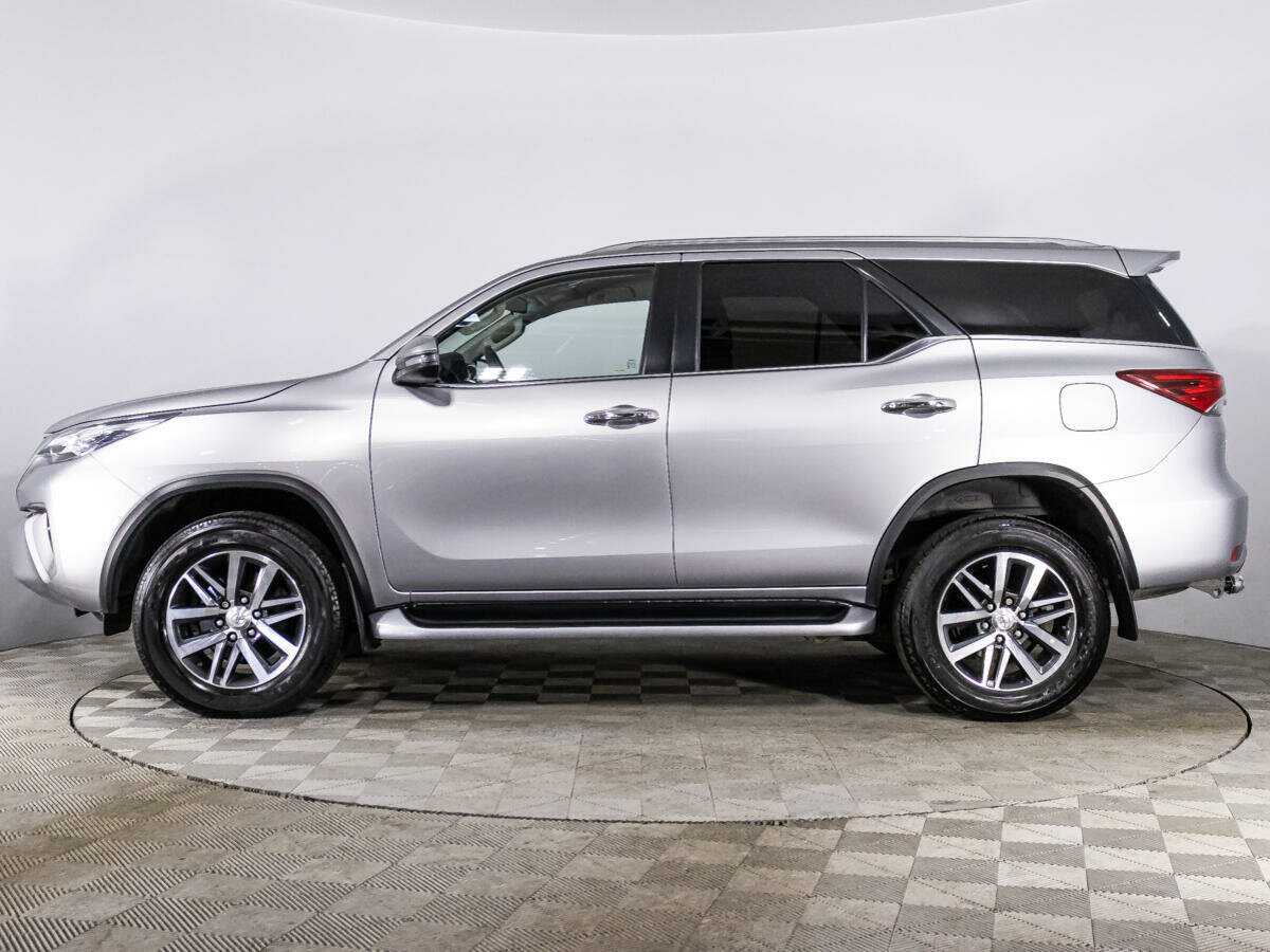 Купить Toyota Fortuner с пробегом. Фото: #7