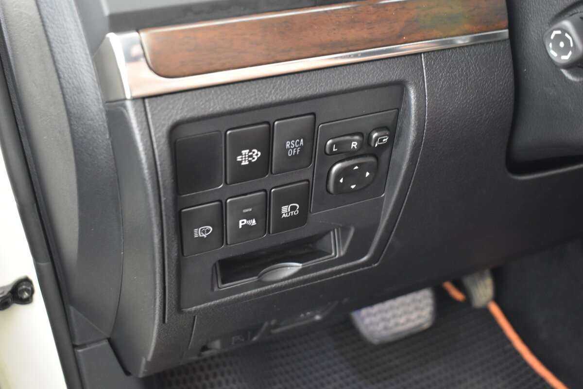 Купить Toyota Land Cruiser с пробегом. Фото: #10