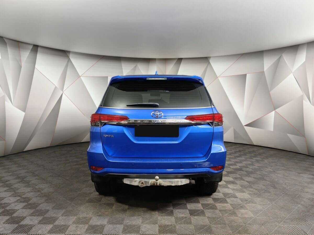 Купить Toyota Fortuner с пробегом. Фото: #7