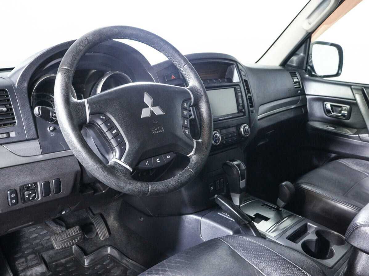 Купить Mitsubishi Pajero с пробегом. Фото: #11