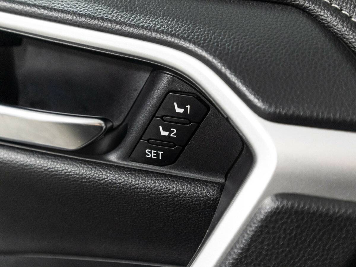 Купить Toyota RAV4 с пробегом. Фото: #17