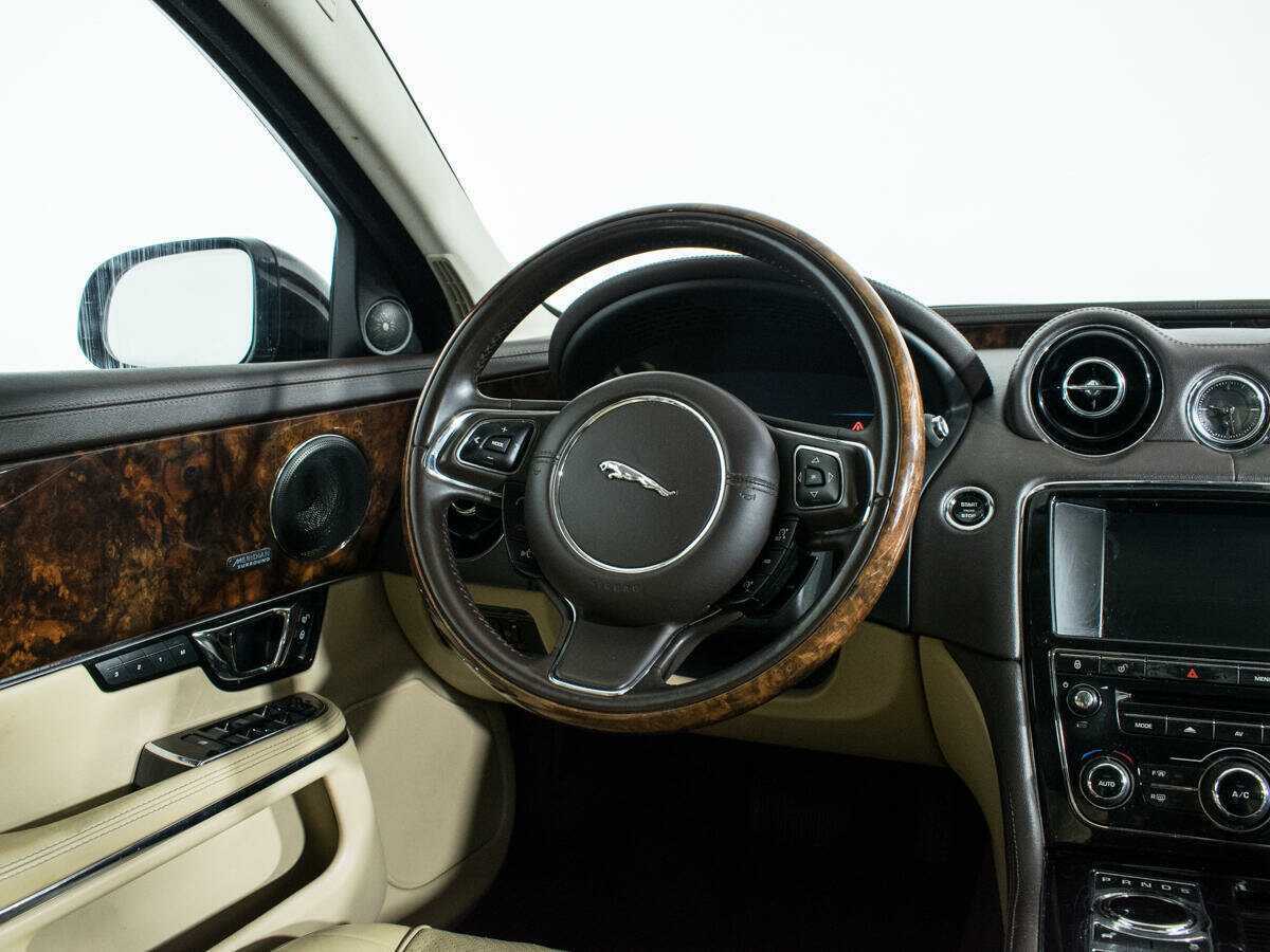 Купить Jaguar XJ с пробегом. Фото: #13