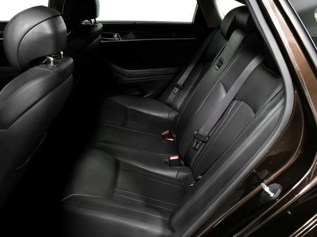 Купить Genesis G80 с пробегом. Фото: #11