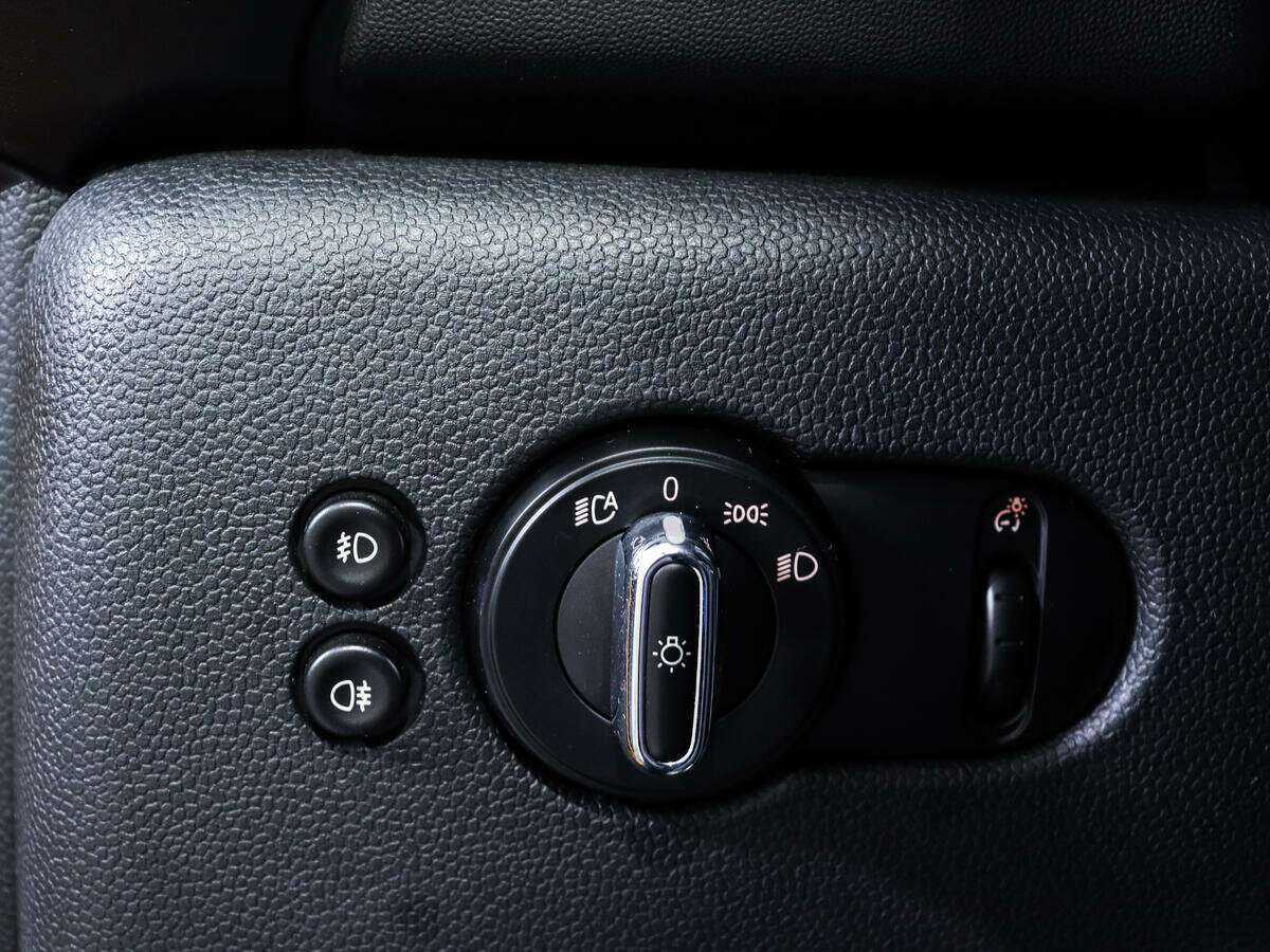 Купить Mini Hatch с пробегом. Фото: #16
