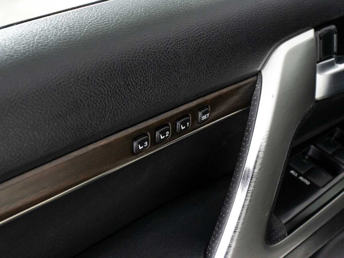 Купить Toyota Land Cruiser с пробегом. Фото: #16