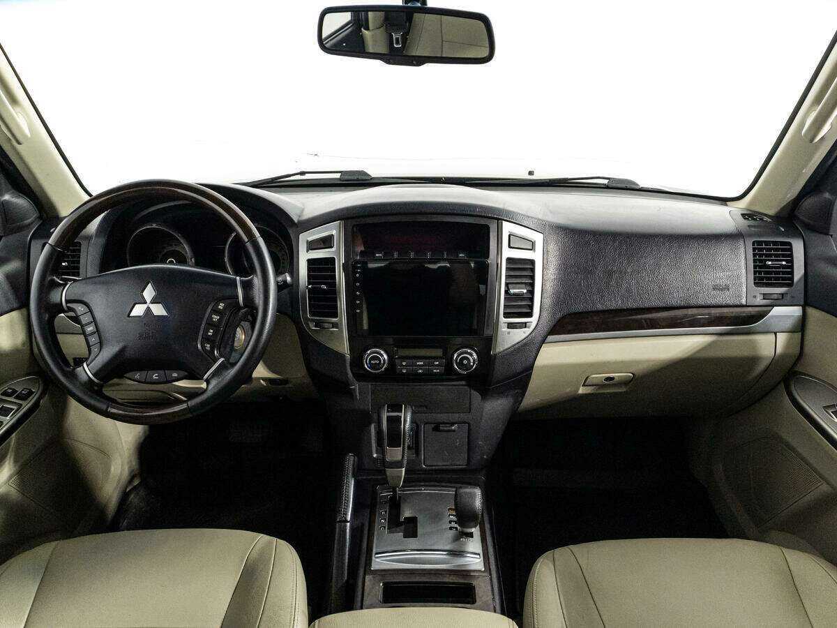 Купить Mitsubishi Pajero с пробегом. Фото: #10