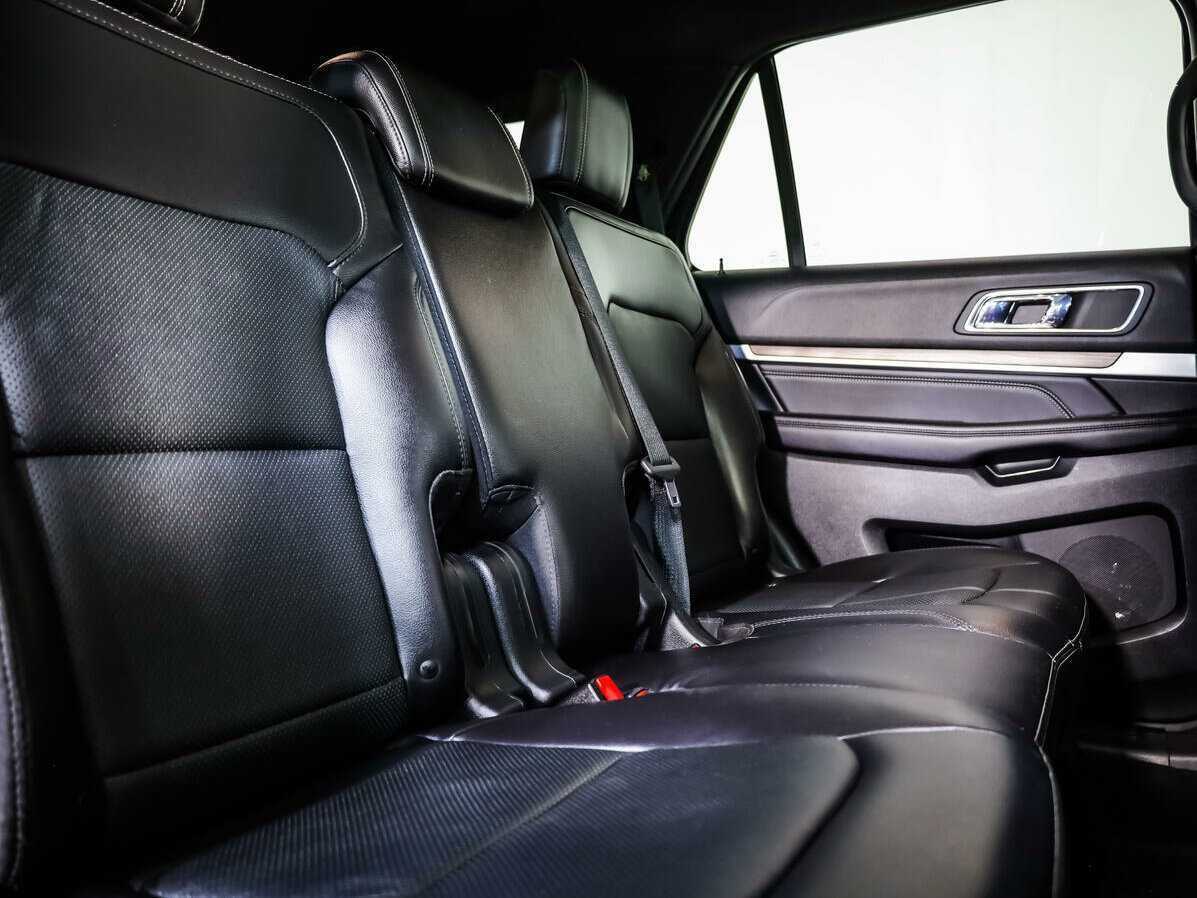 Купить Ford Explorer с пробегом. Фото: #8