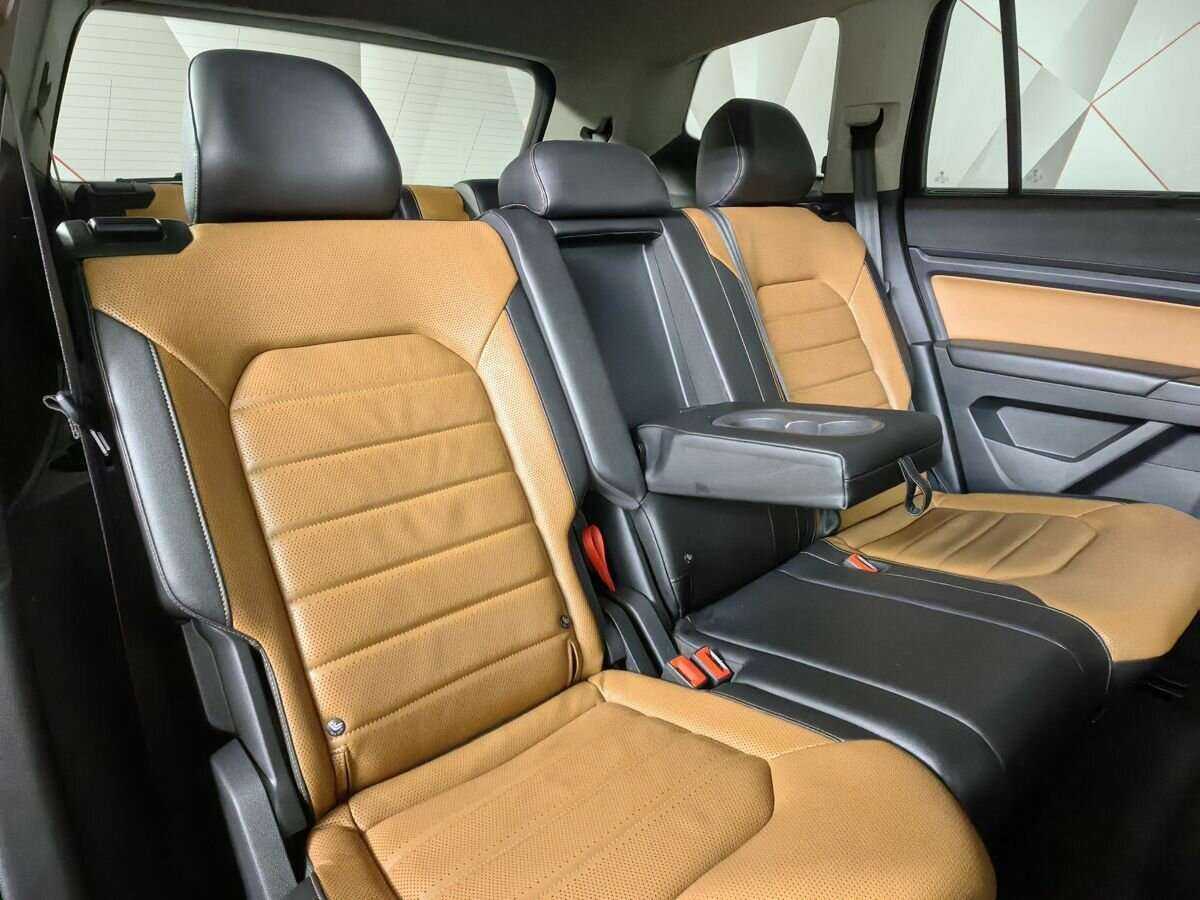 Купить Volkswagen Teramont с пробегом. Фото: #12