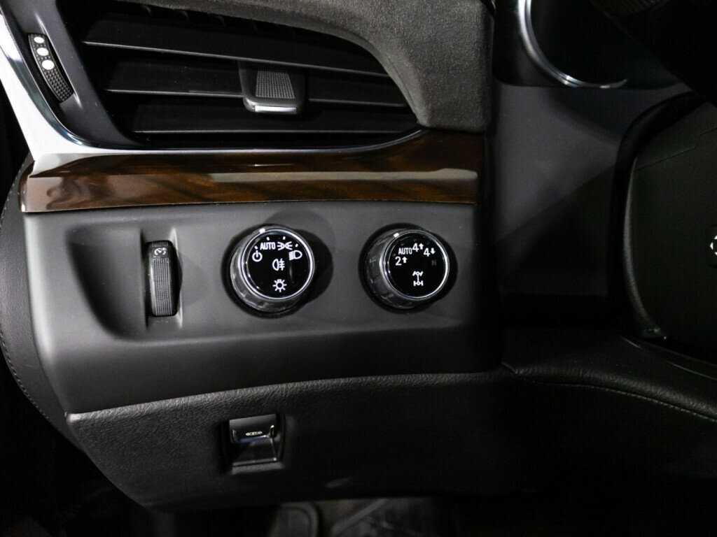 Купить Cadillac Escalade с пробегом. Фото: #25