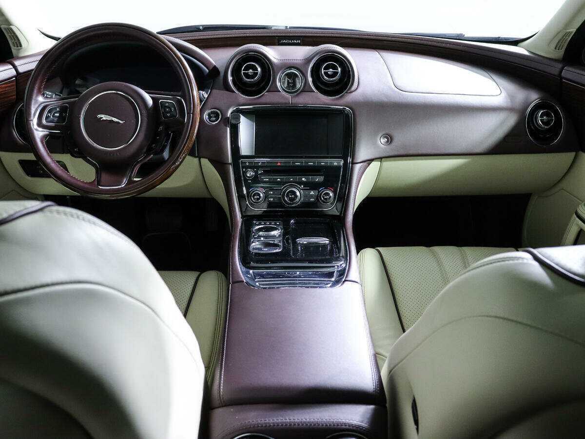 Купить Jaguar XJ с пробегом. Фото: #9