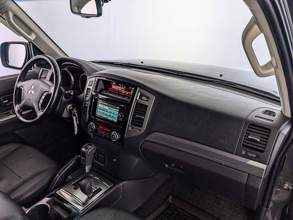 Купить Mitsubishi Pajero с пробегом. Фото: #12