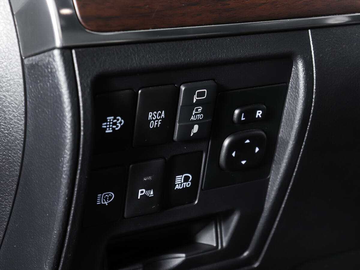 Купить Toyota Land Cruiser с пробегом. Фото: #18