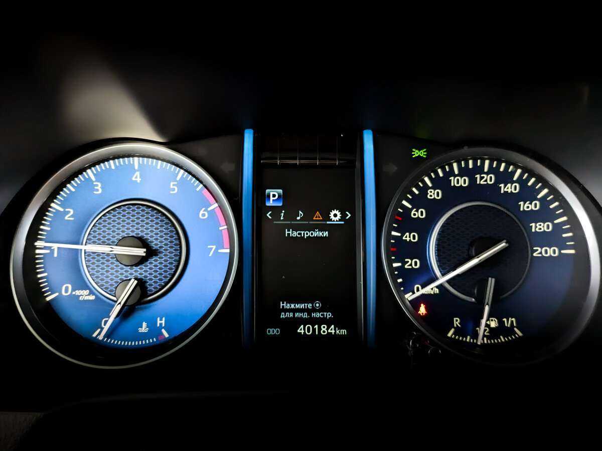 Купить Toyota Fortuner с пробегом. Фото: #9