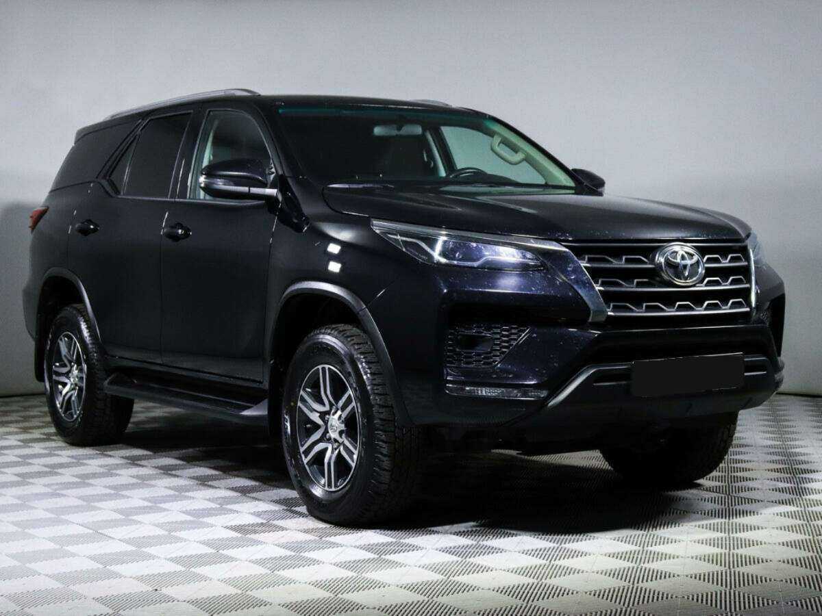 Купить Toyota Fortuner с пробегом. Фото: #2