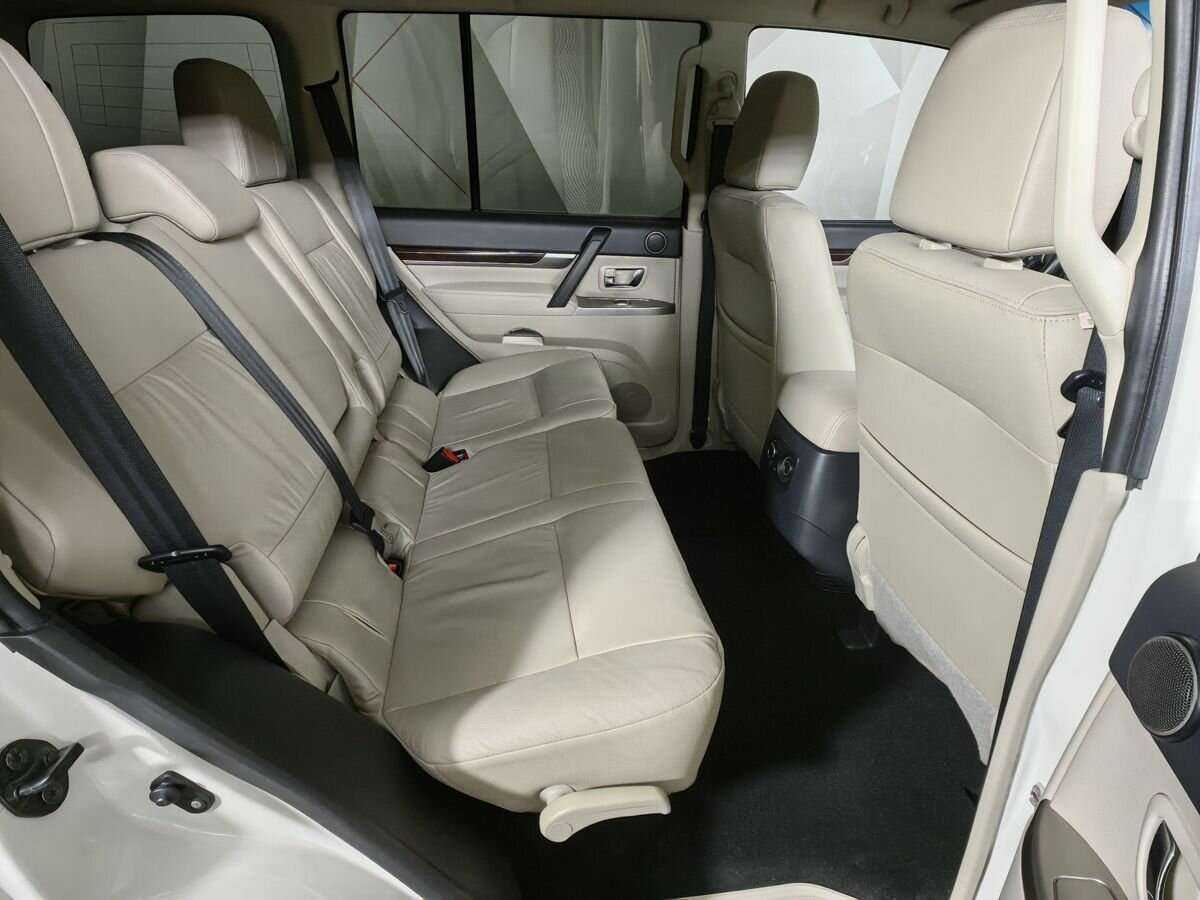 Купить Mitsubishi Pajero с пробегом. Фото: #11