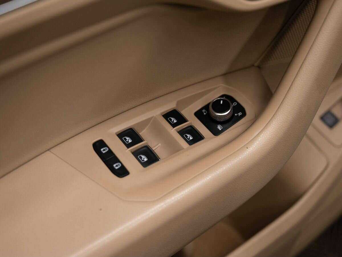 Купить Volkswagen Touareg с пробегом. Фото: #22