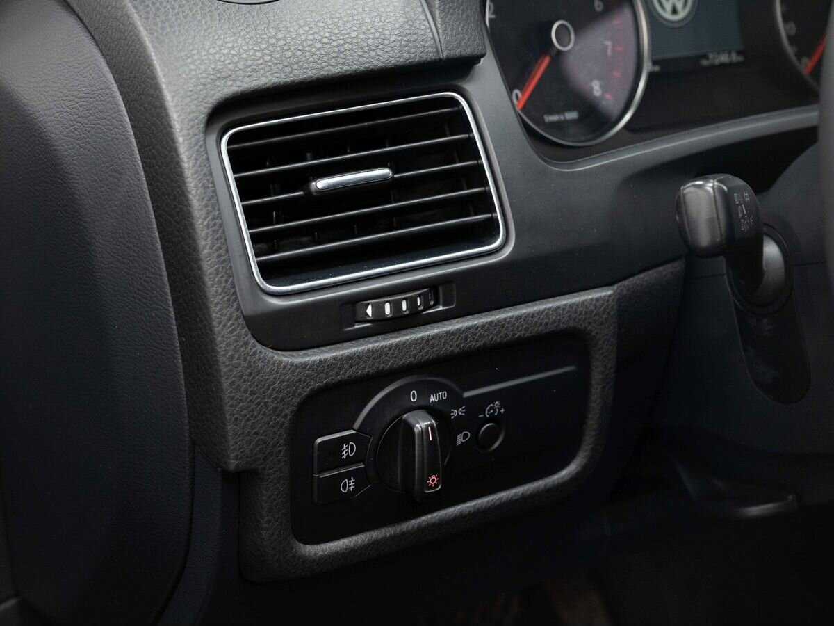 Купить Volkswagen Touareg с пробегом. Фото: #21