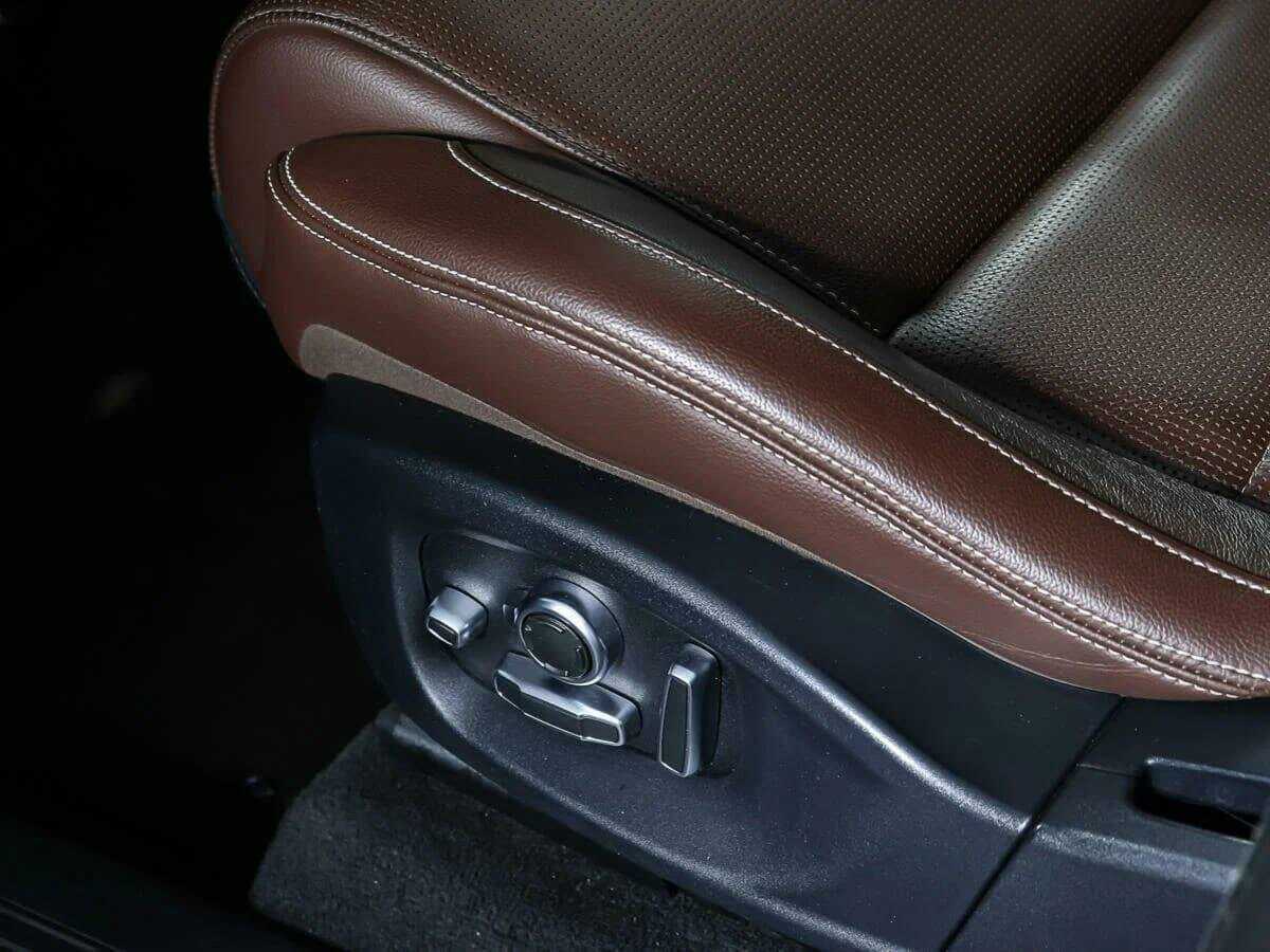 Купить Jaguar F-Pace с пробегом. Фото: #17