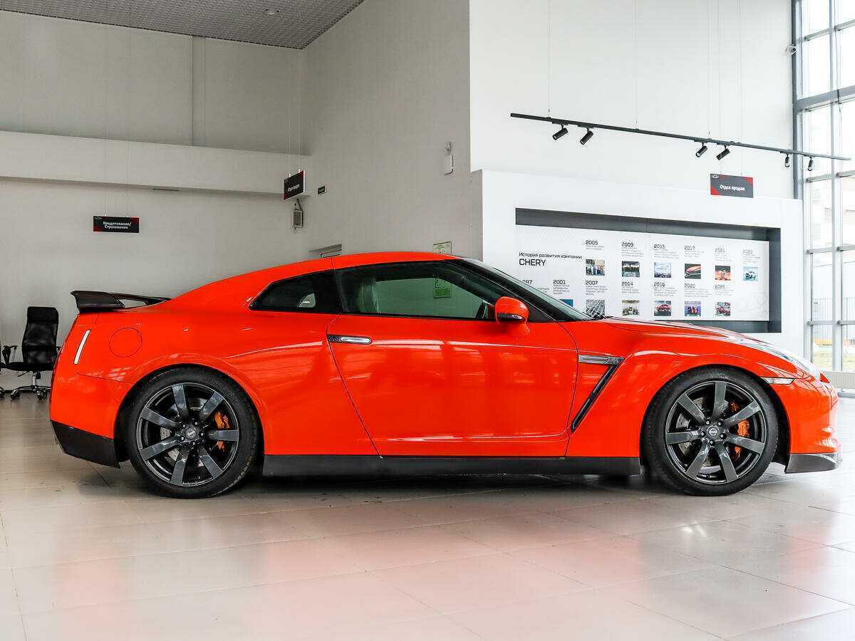 Купить Nissan GT-R с пробегом. Фото: #2