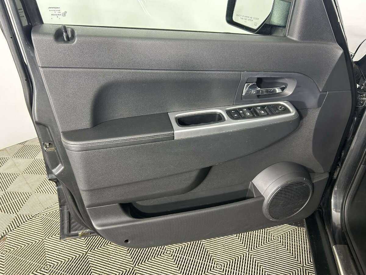 Купить Jeep Cherokee с пробегом. Фото: #7