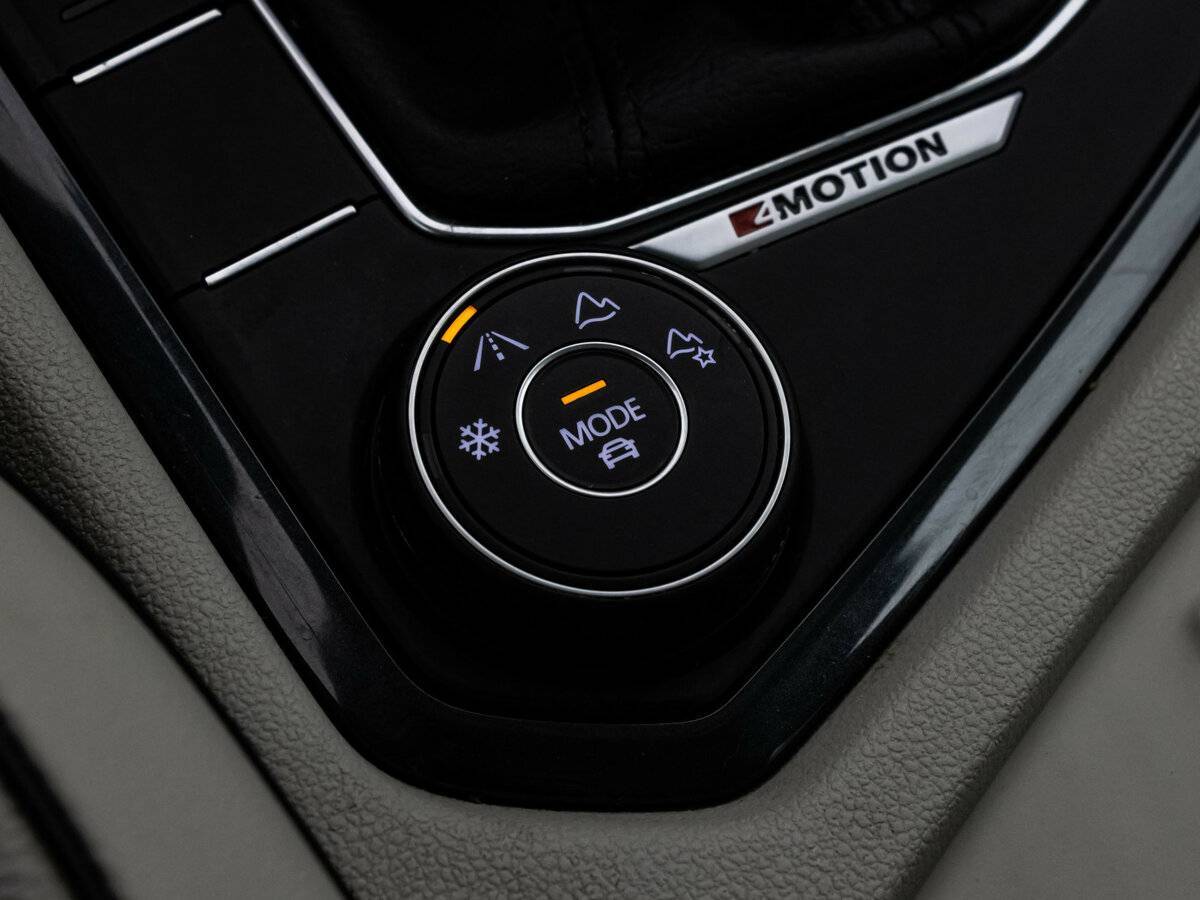 Купить Volkswagen Tiguan с пробегом. Фото: #11