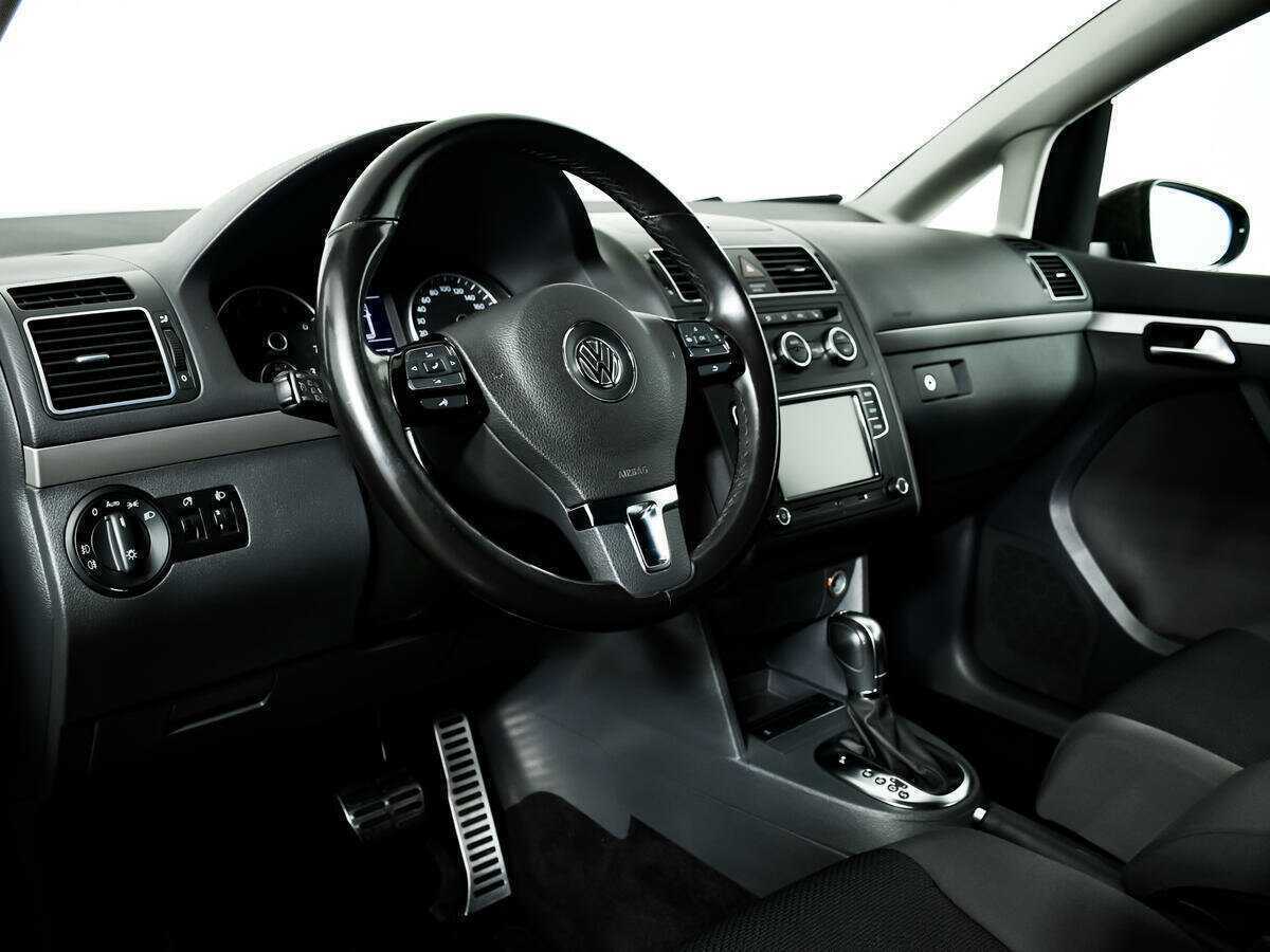 Купить Volkswagen Touran с пробегом. Фото: #12