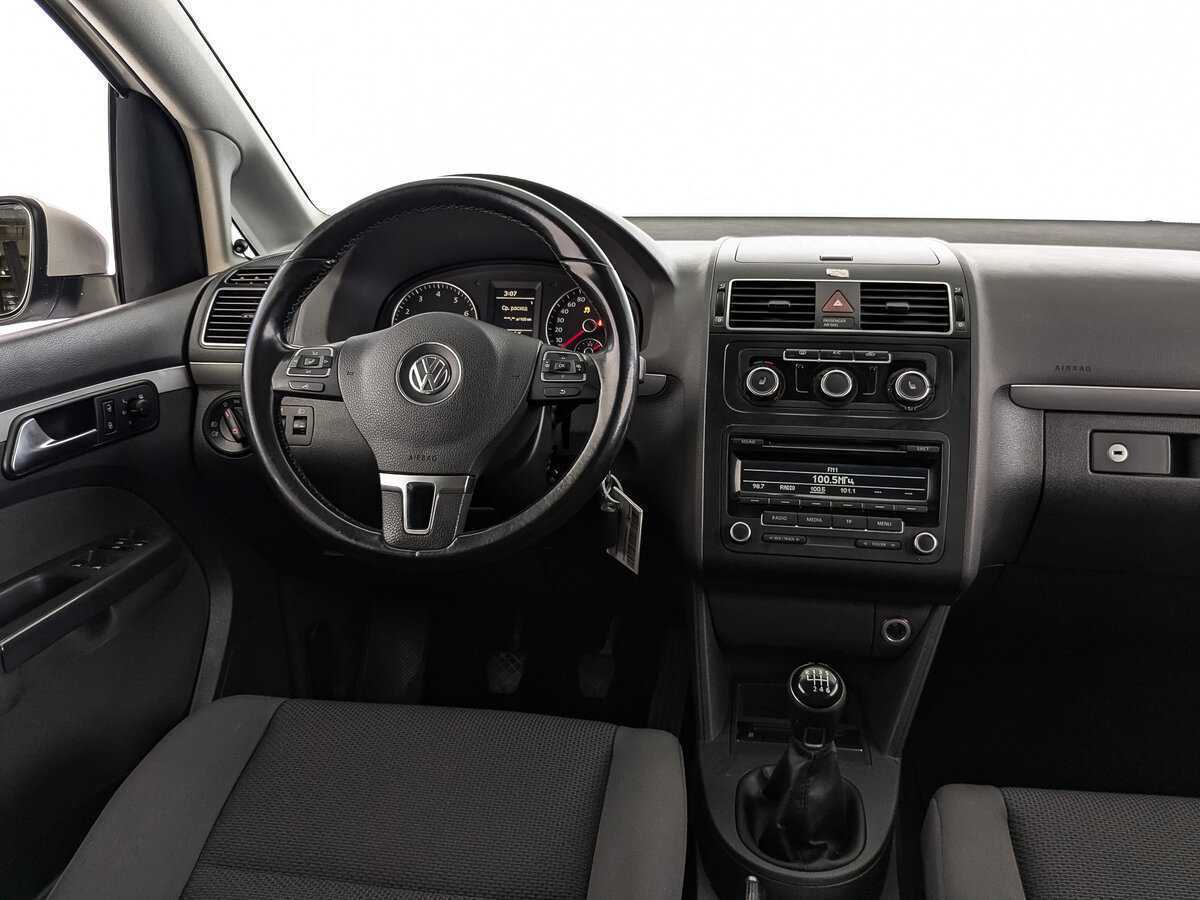Купить Volkswagen Touran с пробегом. Фото: #16
