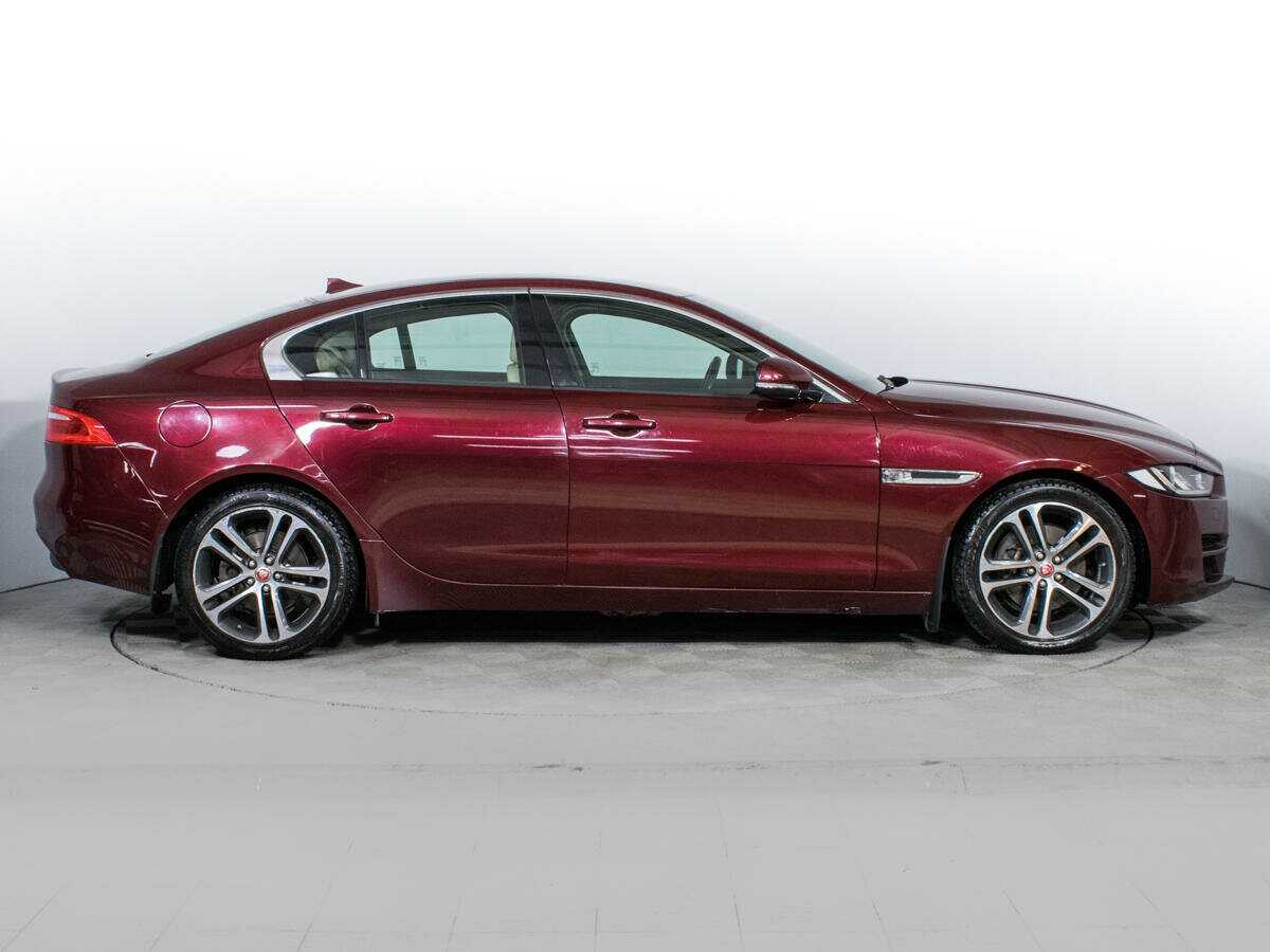 Купить Jaguar XE с пробегом. Фото: #3