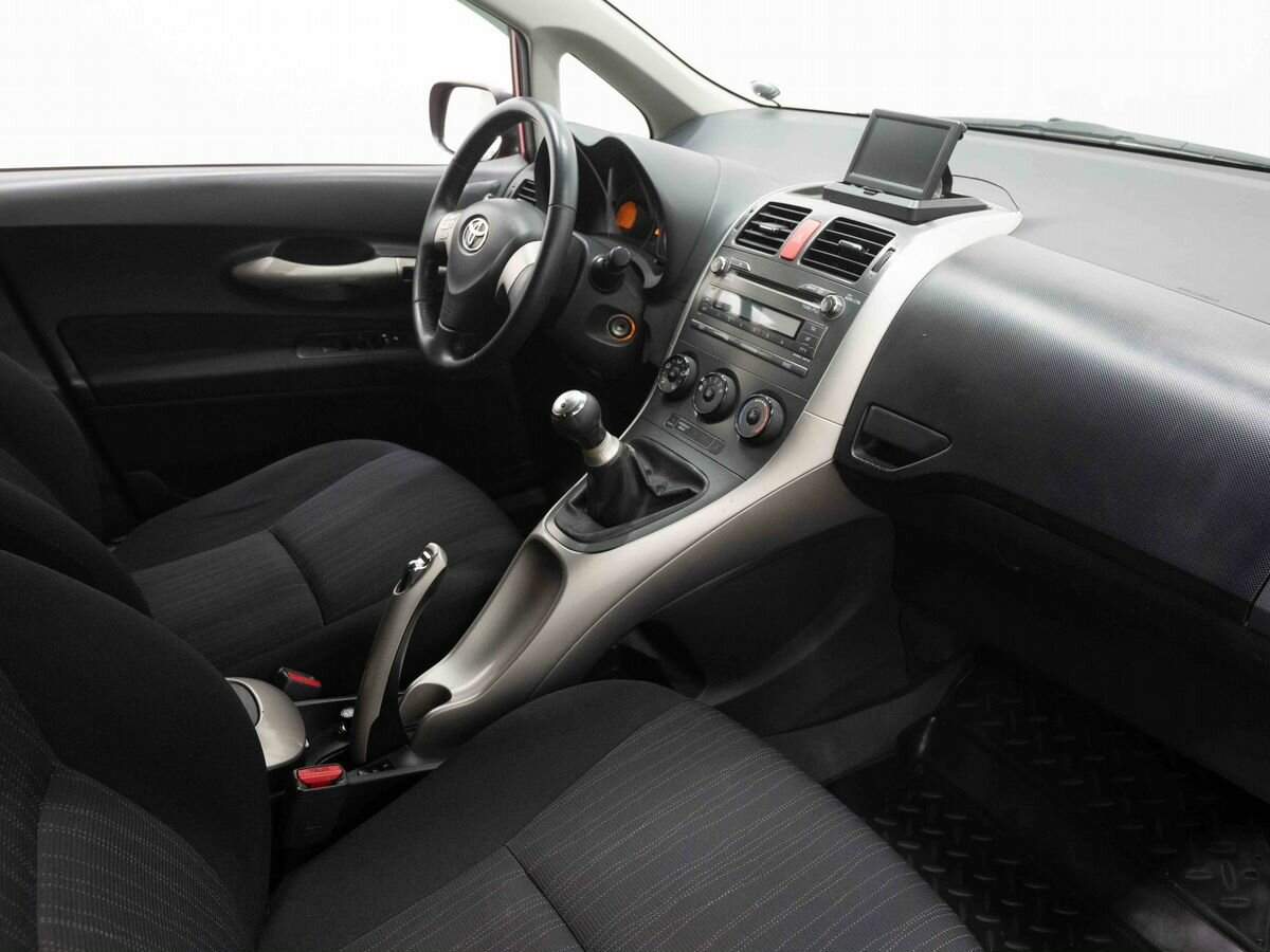 Купить Toyota Auris с пробегом. Фото: #10