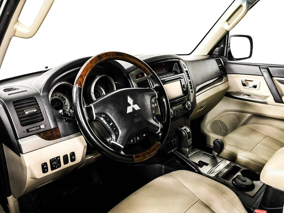 Купить Mitsubishi Pajero с пробегом. Фото: #12