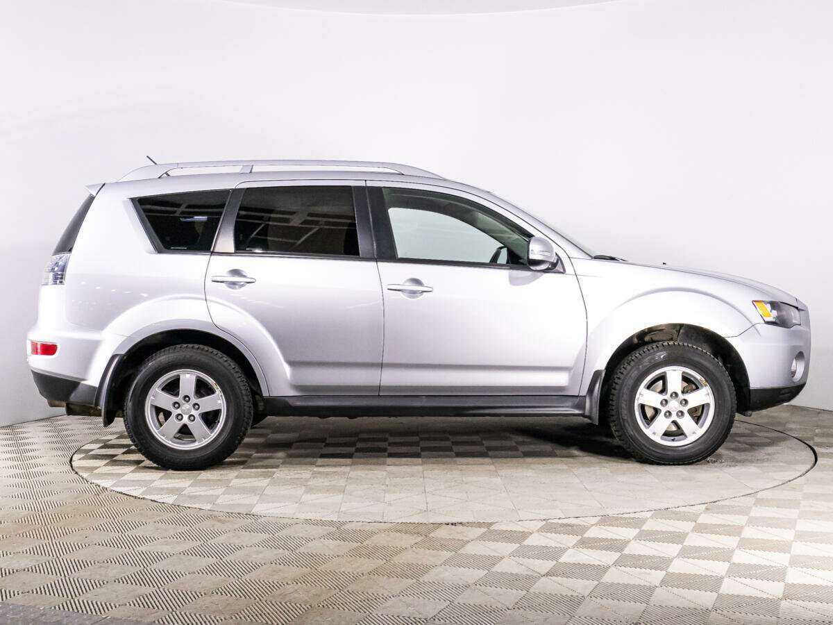 Купить Mitsubishi Outlander с пробегом. Фото: #3