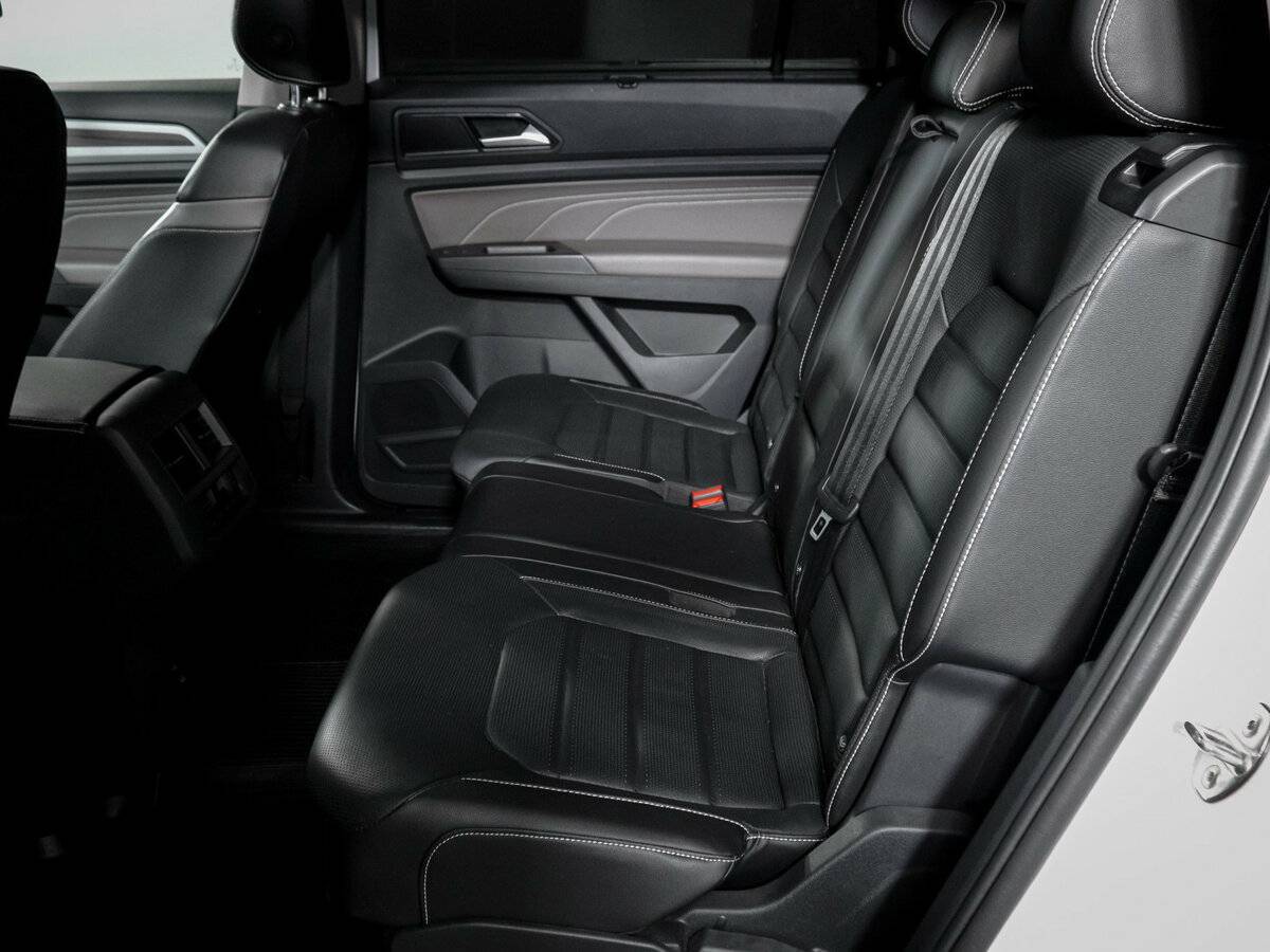 Купить Volkswagen Teramont с пробегом. Фото: #9