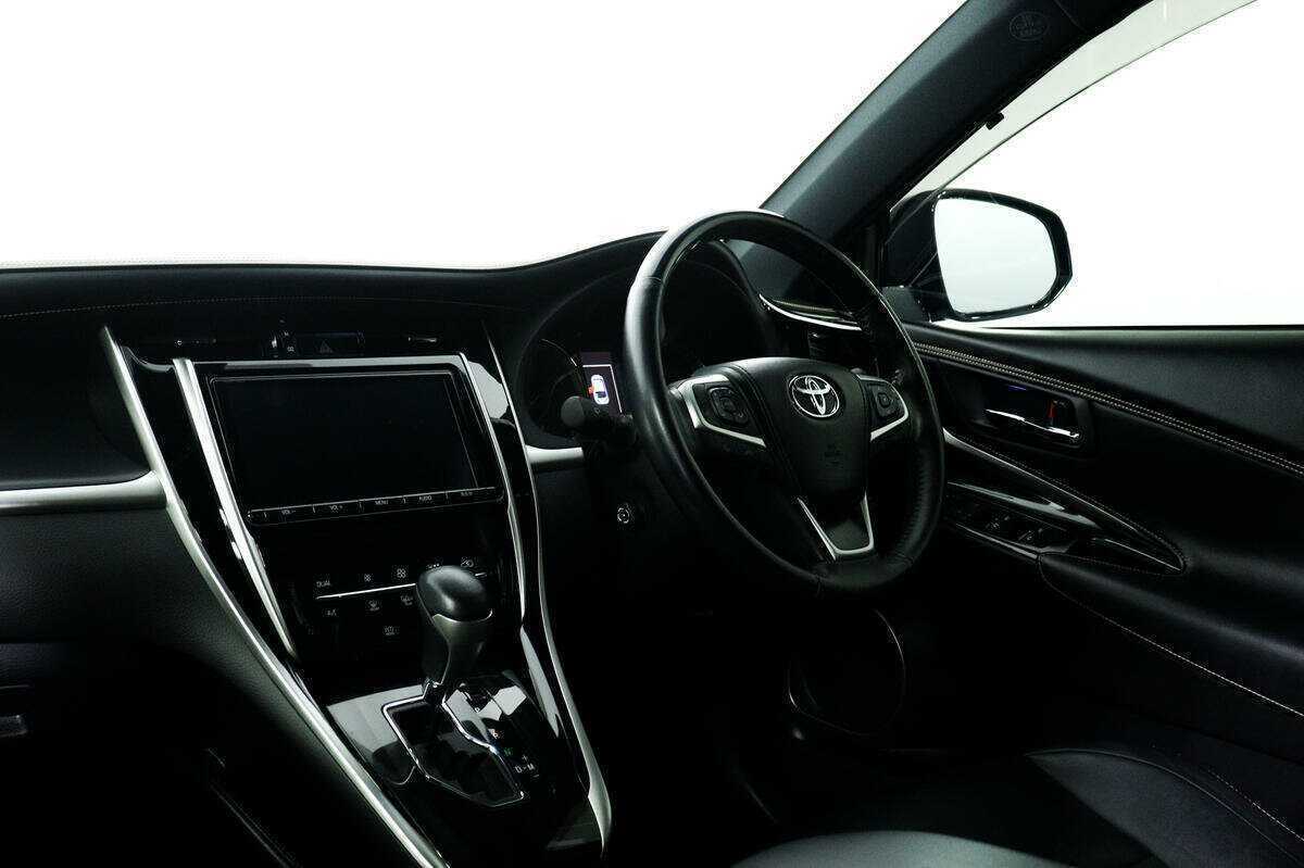 Купить Toyota Harrier с пробегом. Фото: #12
