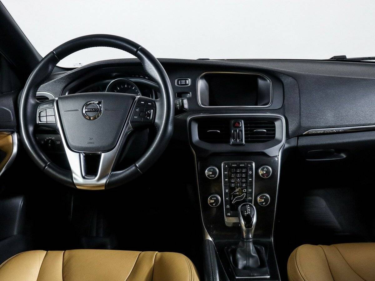 Купить Volvo V40 Cross Country с пробегом. Фото: #11