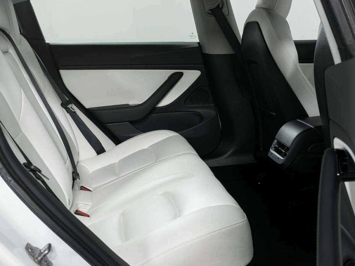 Купить Tesla Model 3 с пробегом. Фото: #7