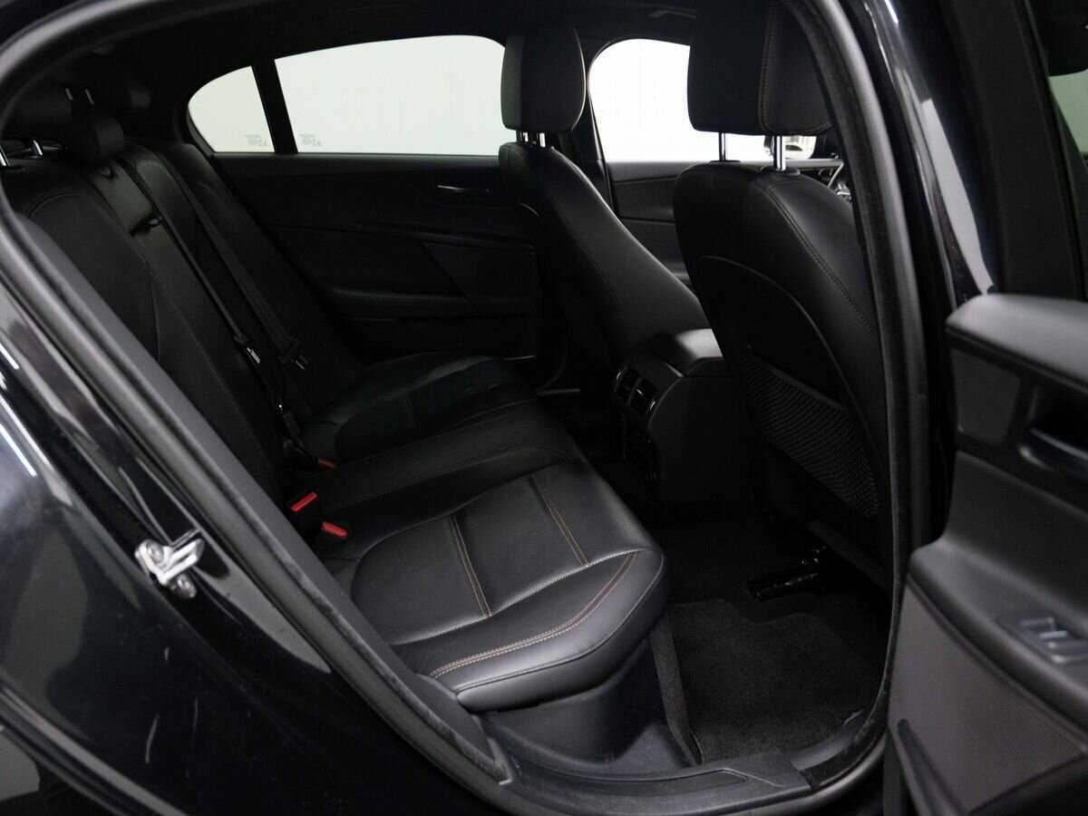 Купить Jaguar XE с пробегом. Фото: #9