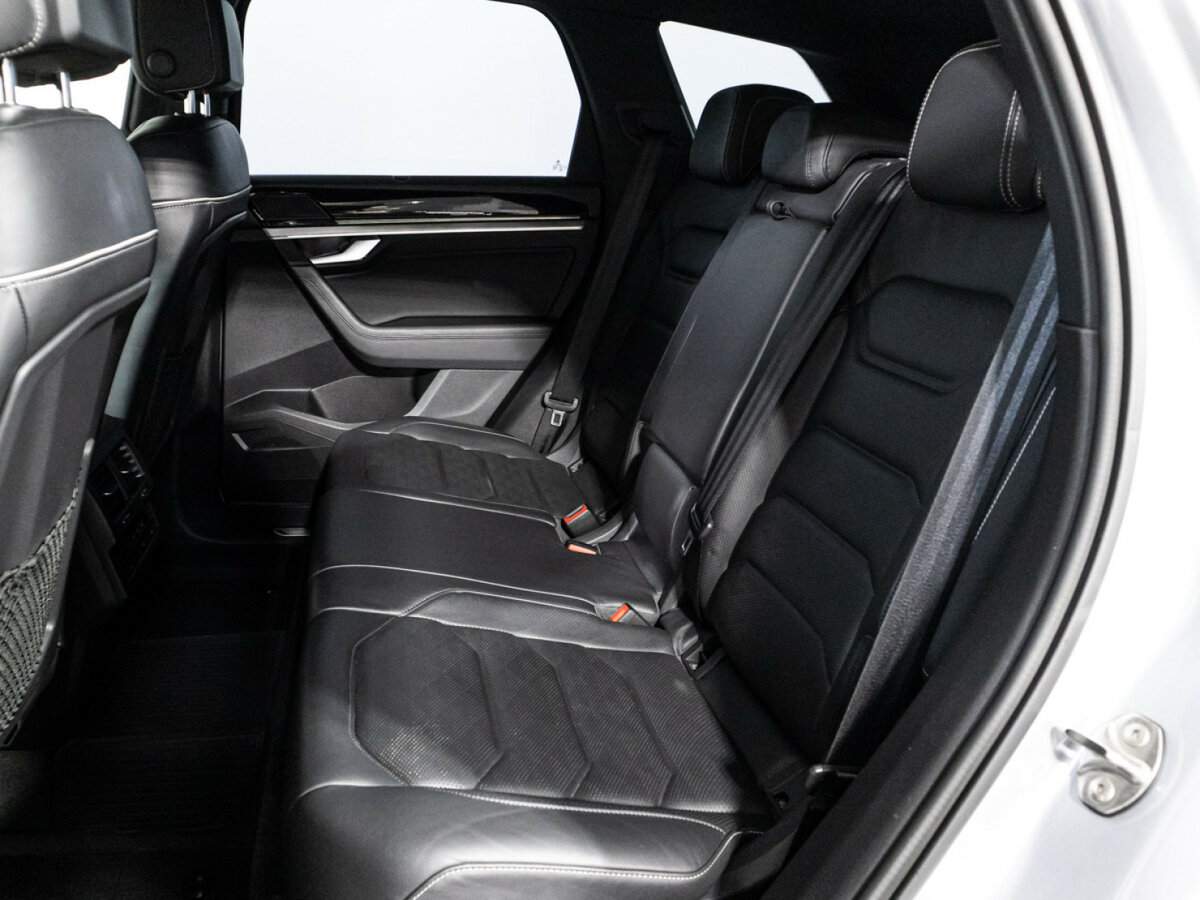 Купить Volkswagen Touareg с пробегом. Фото: #9