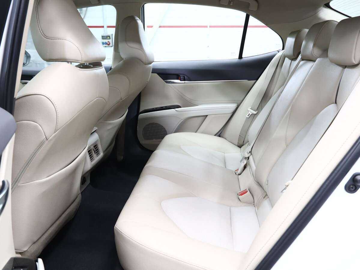 Купить Toyota Camry с пробегом. Фото: #11