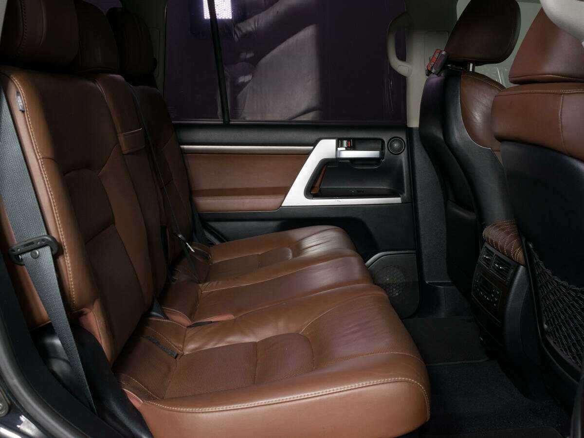 Купить Toyota Land Cruiser с пробегом. Фото: #12