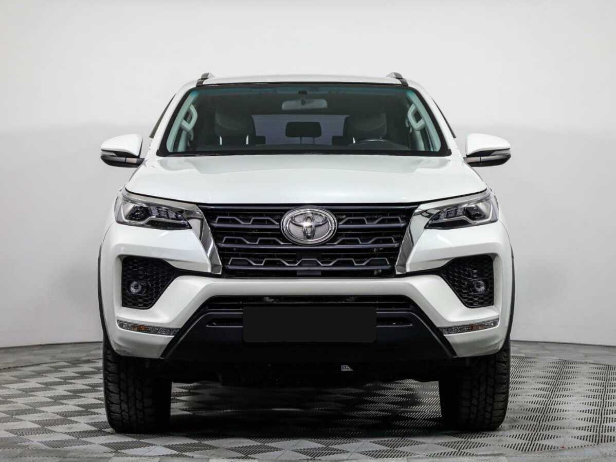 Купить Toyota Fortuner с пробегом. Фото: #0