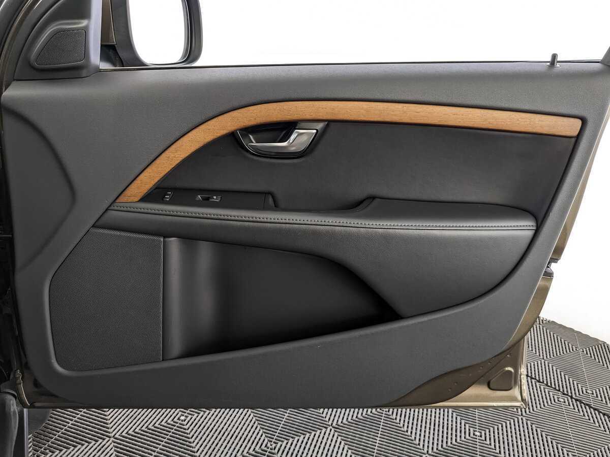 Купить Volvo XC70 с пробегом. Фото: #20