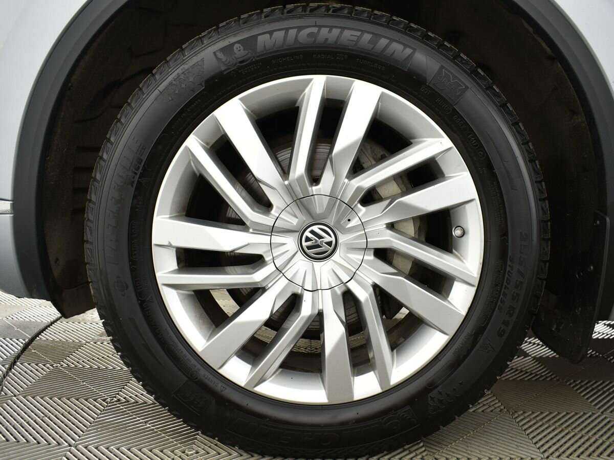 Купить Volkswagen Touareg с пробегом. Фото: #6