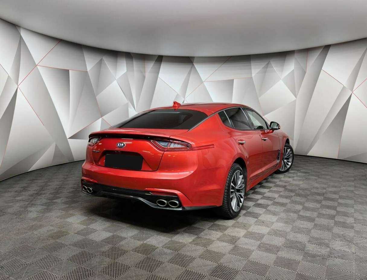 Купить Kia Stinger с пробегом. Фото: #1